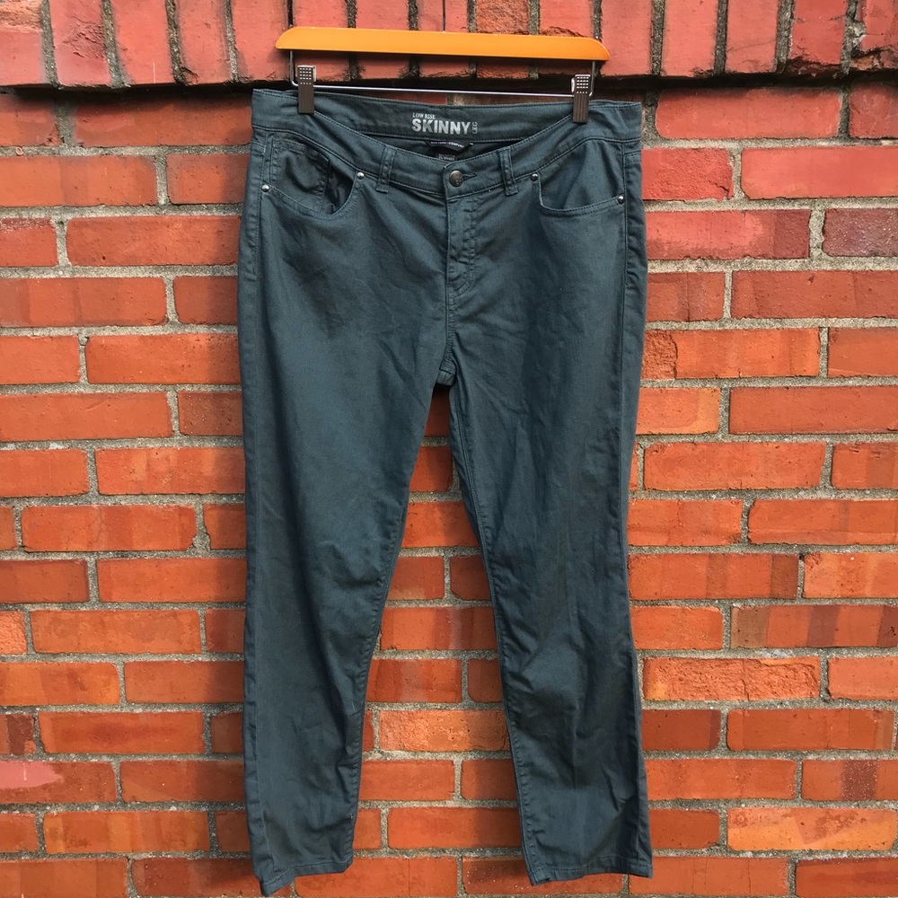 NY & Co Cropped Skinny Jeans